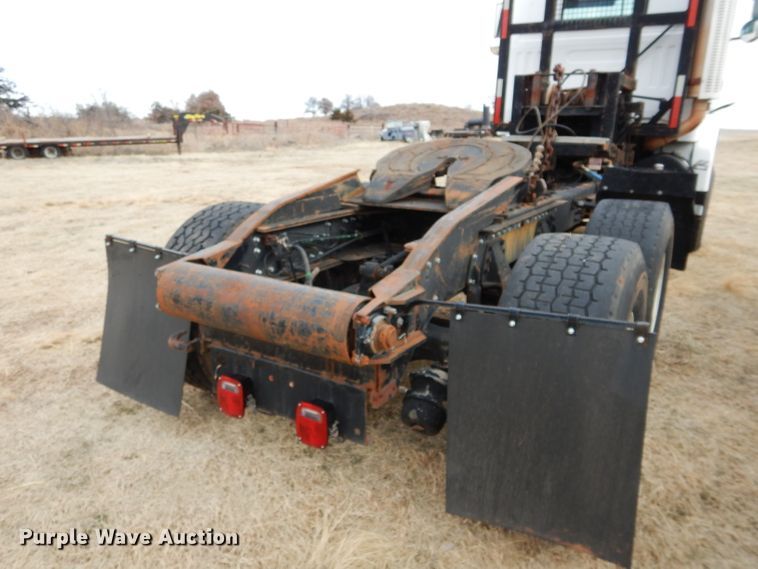 image for item DH3729 1994 Volvo Autocar semi truck