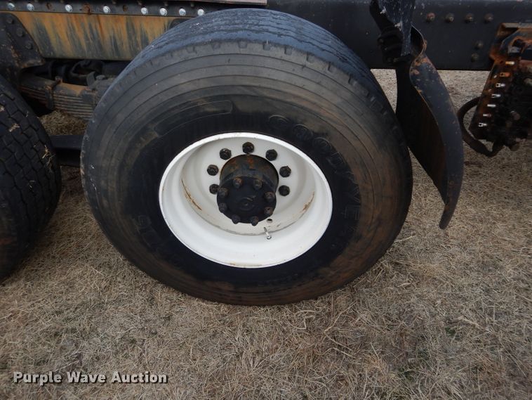 image for item DH3729 1994 Volvo Autocar semi truck