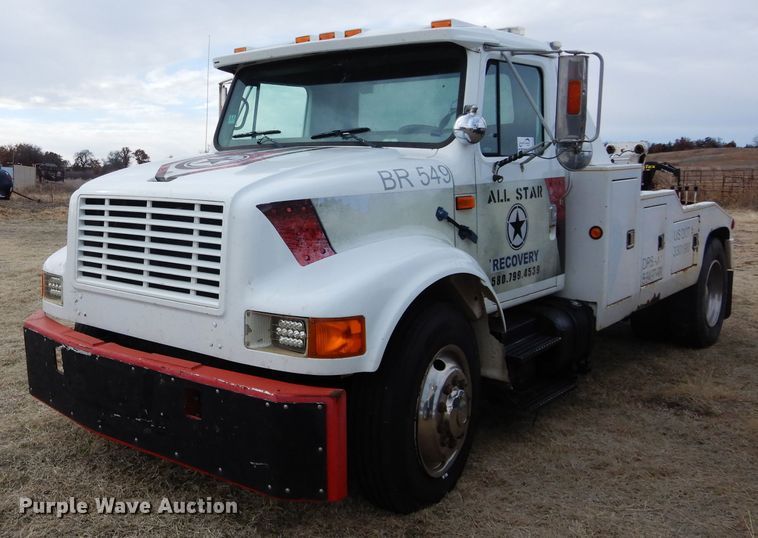 image for item DH3730 1996 International 4700 tow truck