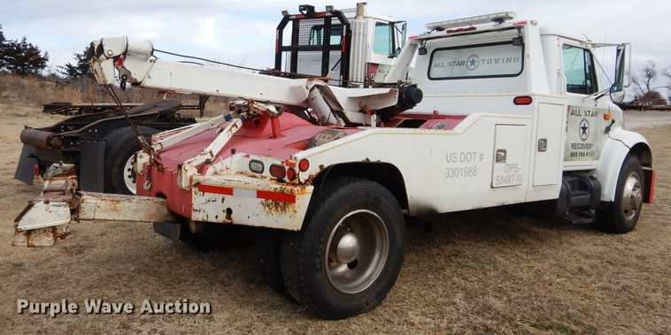 image for item DH3730 1996 International 4700 tow truck
