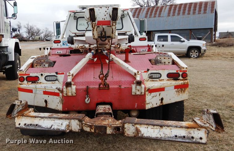 image for item DH3730 1996 International 4700 tow truck