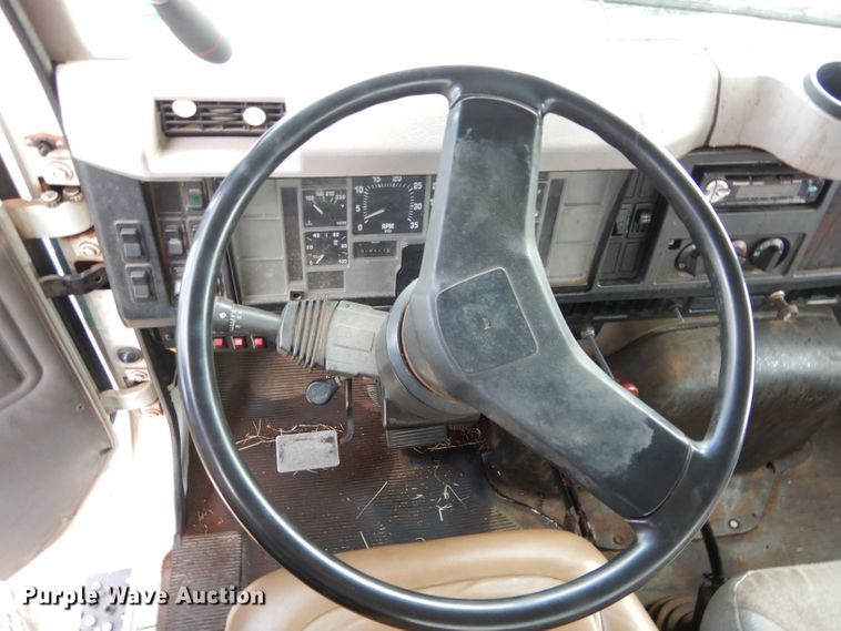 image for item DH3730 1996 International 4700 tow truck