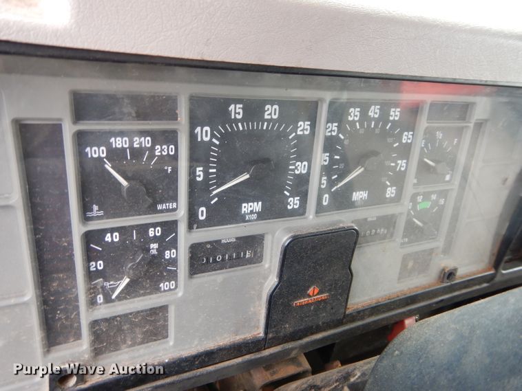 image for item DH3730 1996 International 4700 tow truck