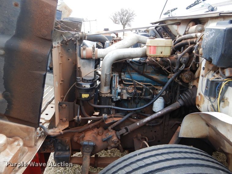 image for item DH3730 1996 International 4700 tow truck