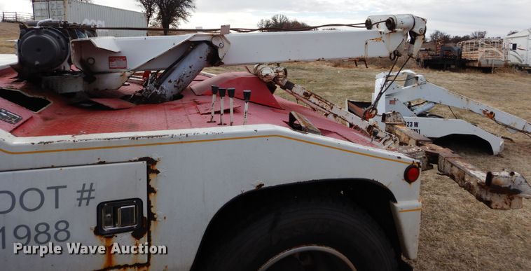 image for item DH3730 1996 International 4700 tow truck