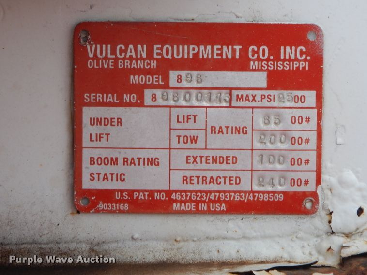 image for item DH3730 1996 International 4700 tow truck