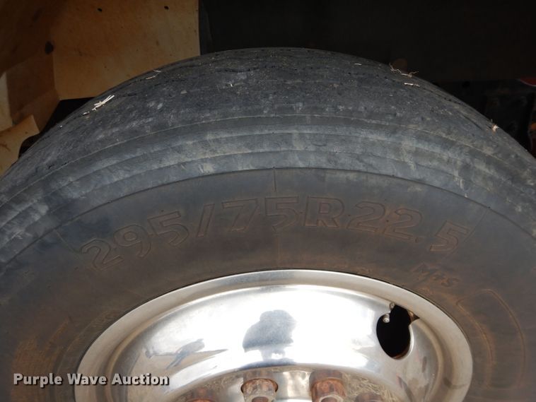 image for item DH3730 1996 International 4700 tow truck