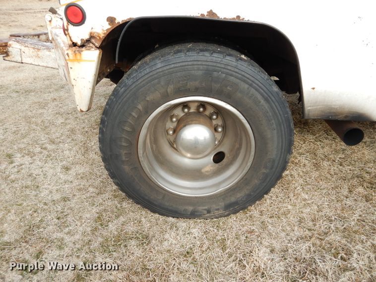 image for item DH3730 1996 International 4700 tow truck