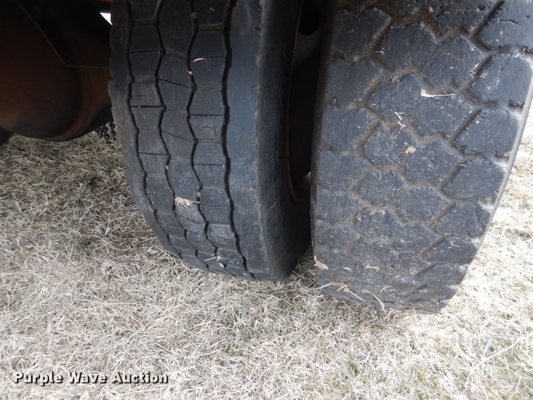 image for item DH3730 1996 International 4700 tow truck