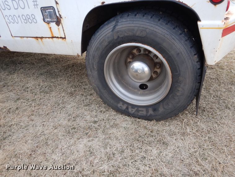 image for item DH3730 1996 International 4700 tow truck