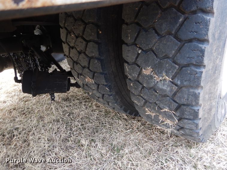 image for item DH3730 1996 International 4700 tow truck