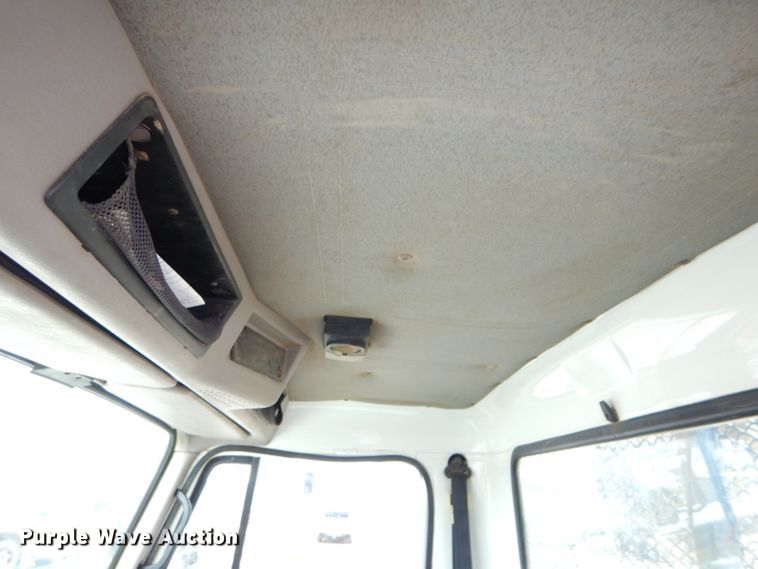 image for item DH4380 1995 International 4700 flatbed truck