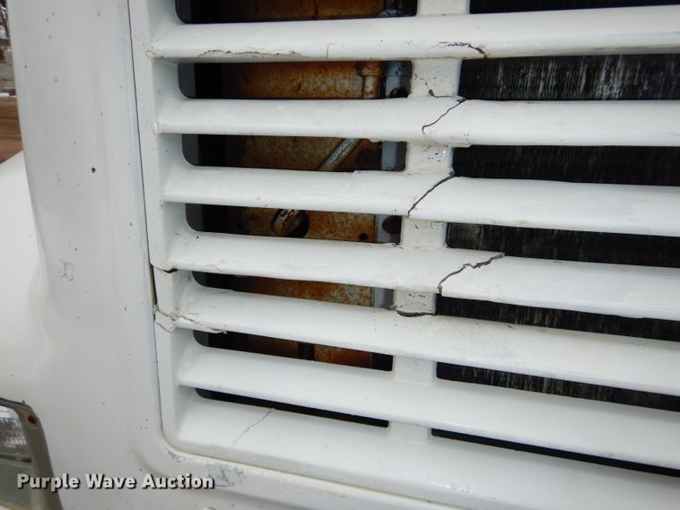 image for item DH4380 1995 International 4700 flatbed truck