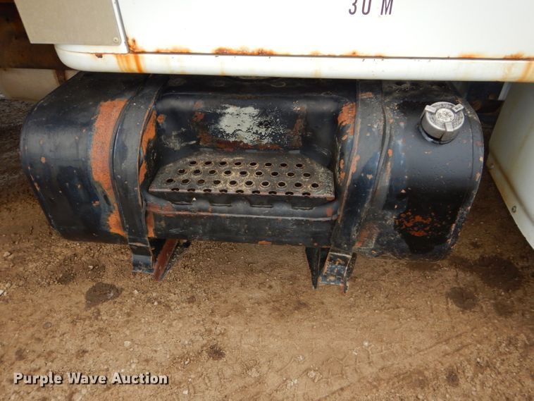 image for item DH4380 1995 International 4700 flatbed truck