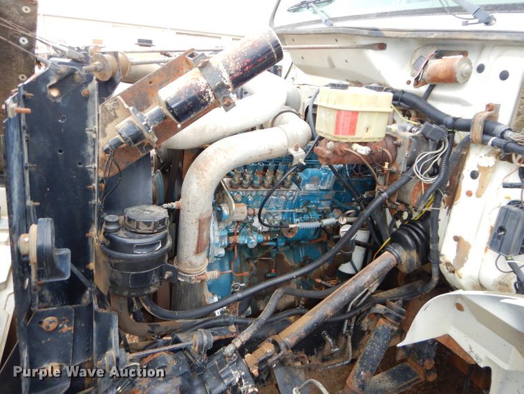 image for item DH4380 1995 International 4700 flatbed truck