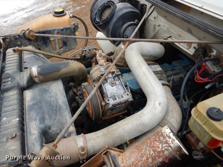 image for item DH4380 1995 International 4700 flatbed truck