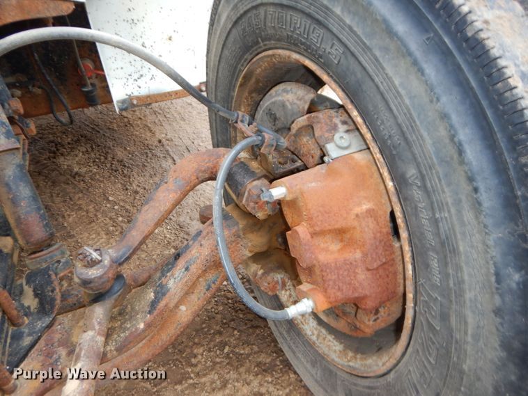 image for item DH4380 1995 International 4700 flatbed truck