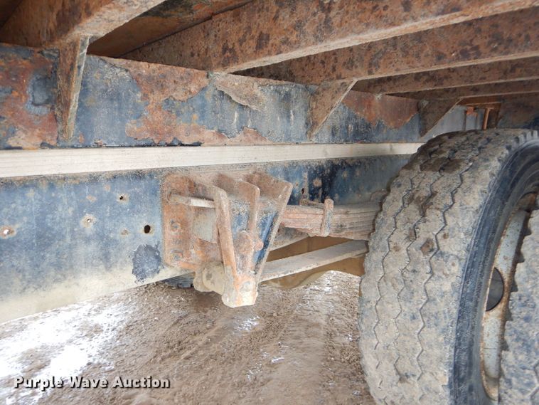 image for item DH4380 1995 International 4700 flatbed truck