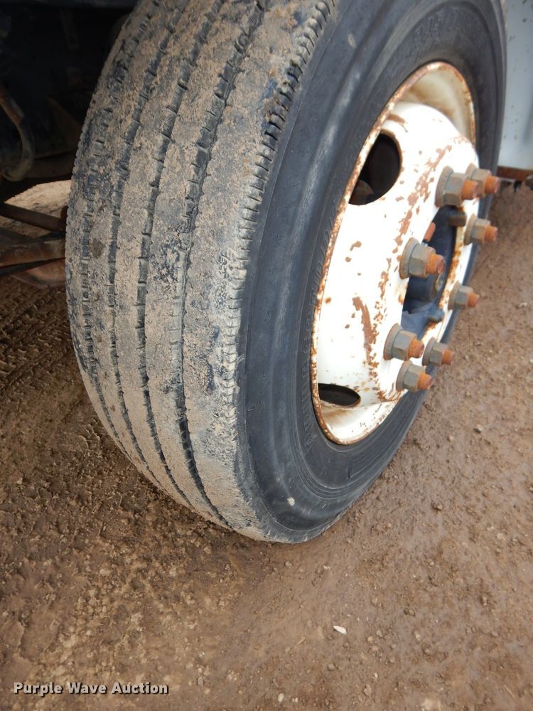 image for item DH4380 1995 International 4700 flatbed truck