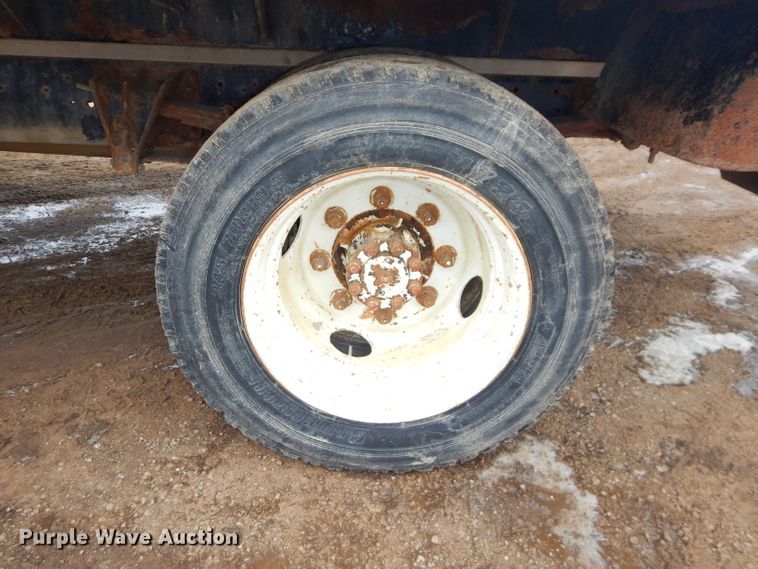 image for item DH4380 1995 International 4700 flatbed truck