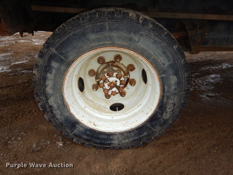 image for item DH4380 1995 International 4700 flatbed truck