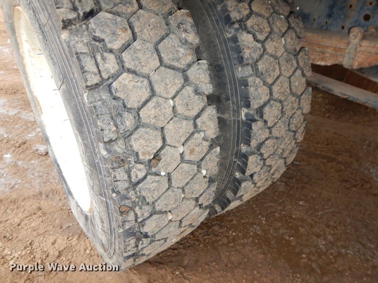 image for item DH4380 1995 International 4700 flatbed truck