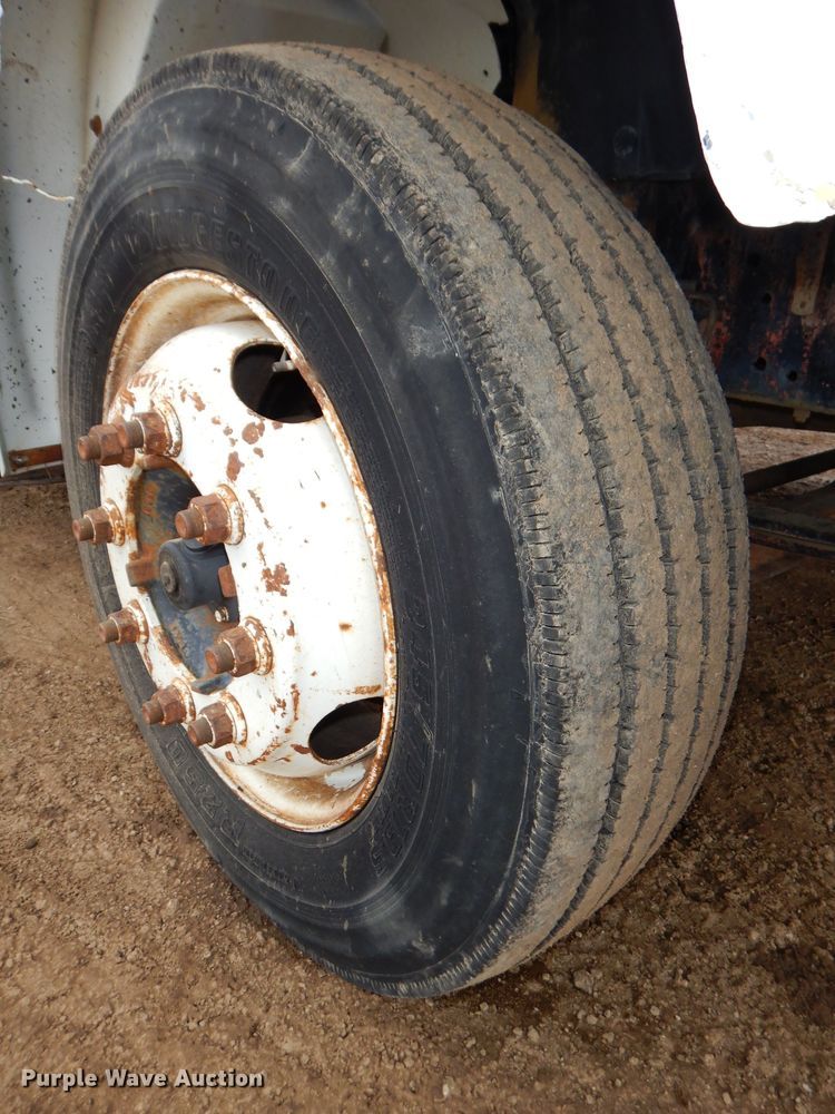 image for item DH4380 1995 International 4700 flatbed truck