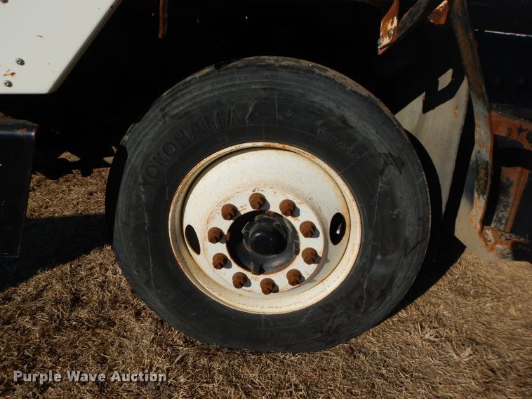 image for item DH4385 2004 Ottawa 30 yard truck