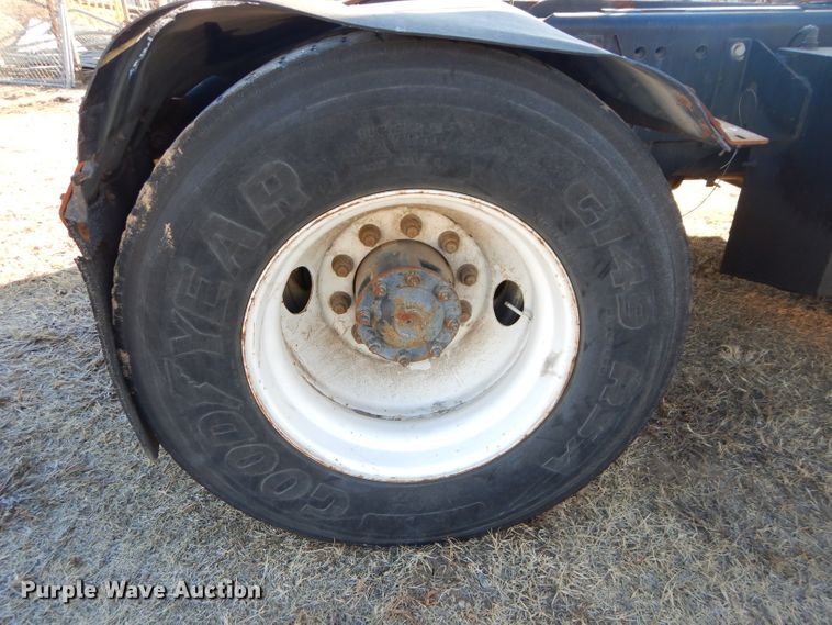 image for item DH4385 2004 Ottawa 30 yard truck