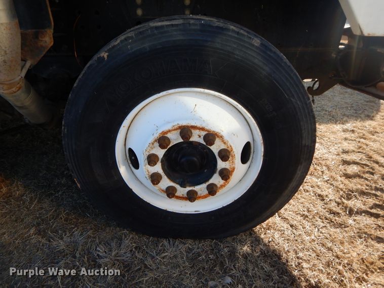 image for item DH4385 2004 Ottawa 30 yard truck