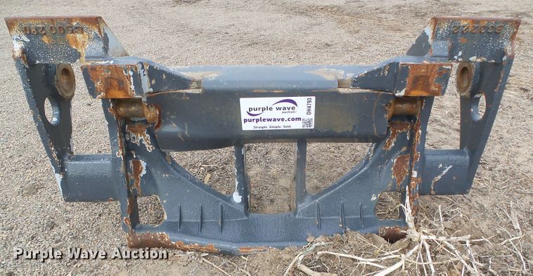 image for item DH4793 Paladin 624 hydraulic quick coupler