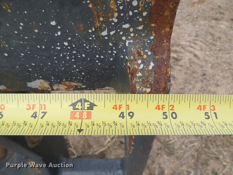 image for item DH4793 Paladin 624 hydraulic quick coupler