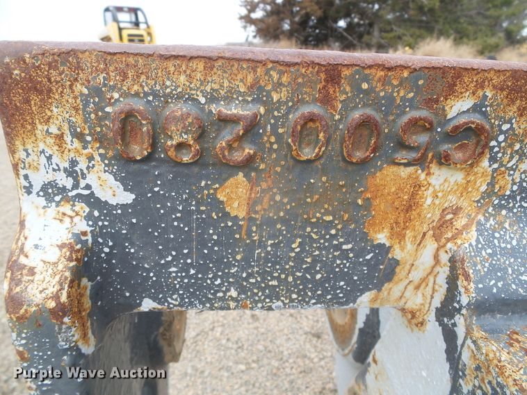 image for item DH4793 Paladin 624 hydraulic quick coupler