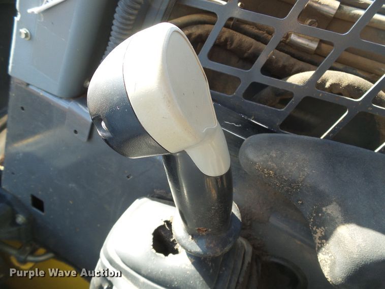 image for item DH4808 2007 New Holland C185 skid steer