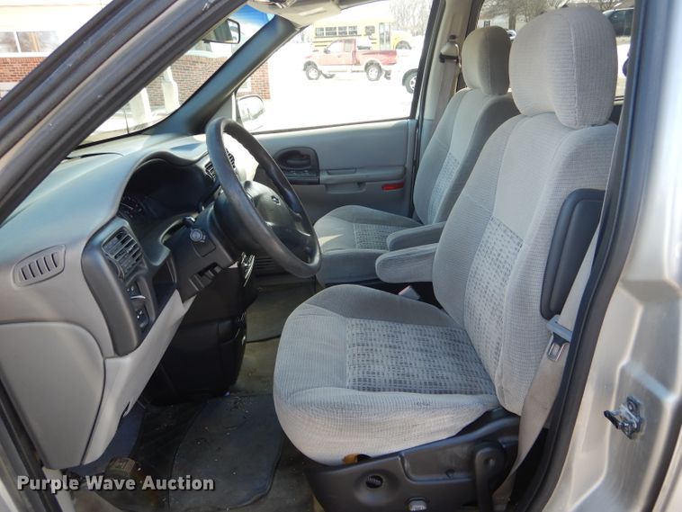 image for item DH6420 2004 Chevrolet Venture LS van