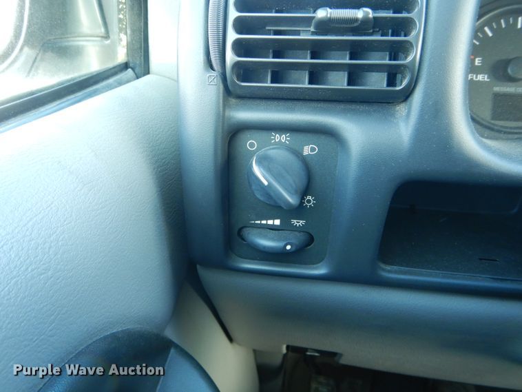 image for item DH6420 2004 Chevrolet Venture LS van