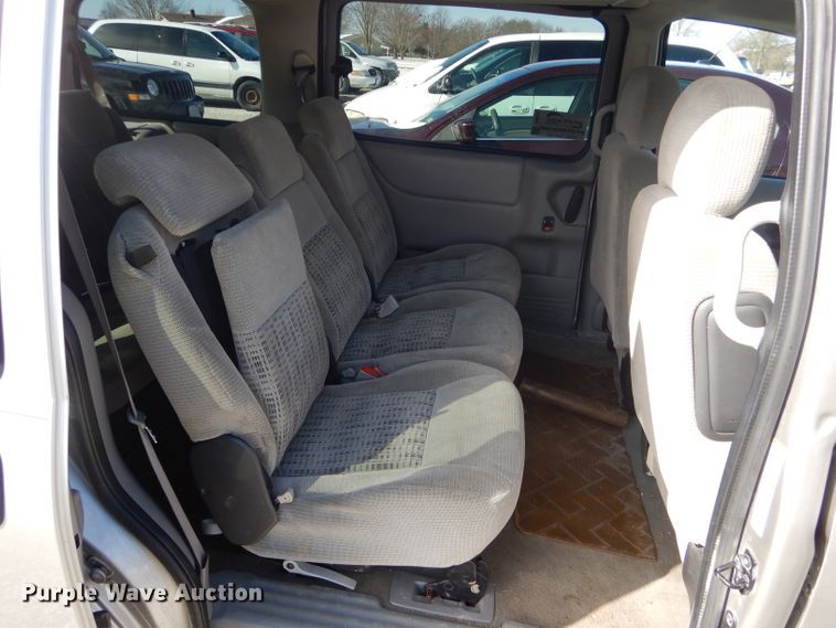 image for item DH6420 2004 Chevrolet Venture LS van