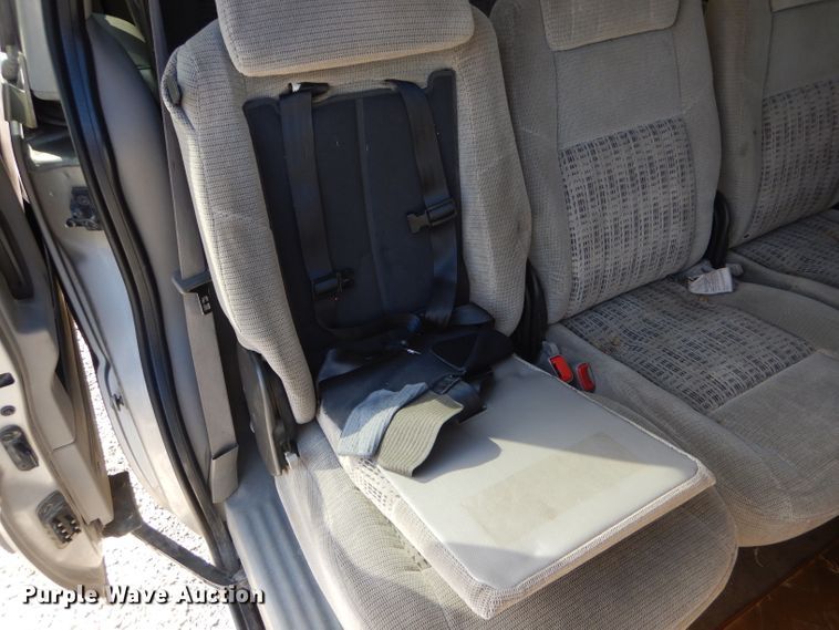 image for item DH6420 2004 Chevrolet Venture LS van