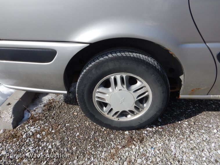 image for item DH6420 2004 Chevrolet Venture LS van