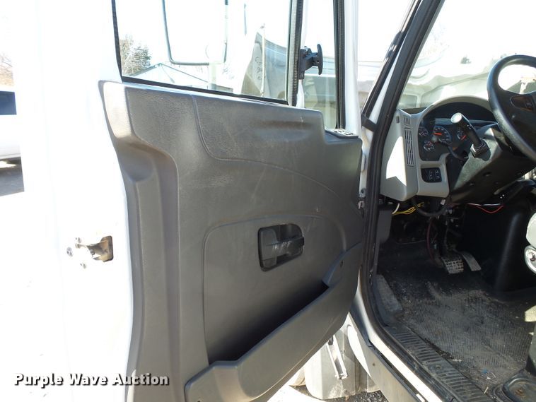 image for item DH7840 2012 International TerraStar flatbed truck