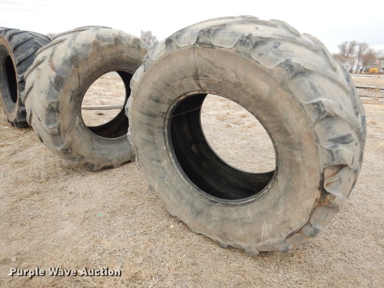 image for item DJ3000 (4) Michelin 800/70R38 tires