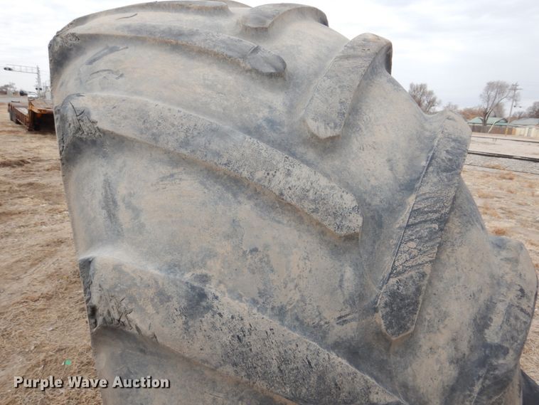 image for item DJ3000 (4) Michelin 800/70R38 tires