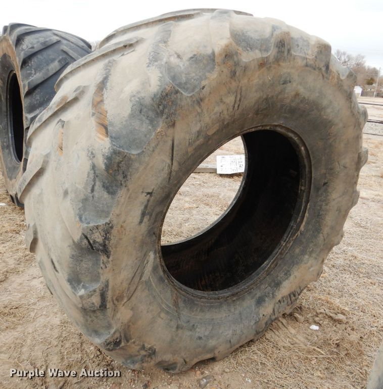 image for item DJ3000 (4) Michelin 800/70R38 tires