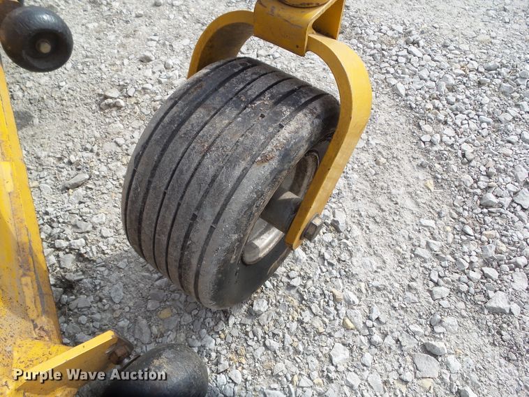 image for item EM9918 2007 Hustler Hustler Z 927772B ZTR lawn mower