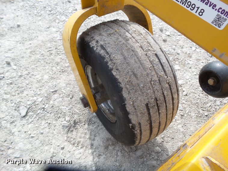 image for item EM9918 2007 Hustler Hustler Z 927772B ZTR lawn mower