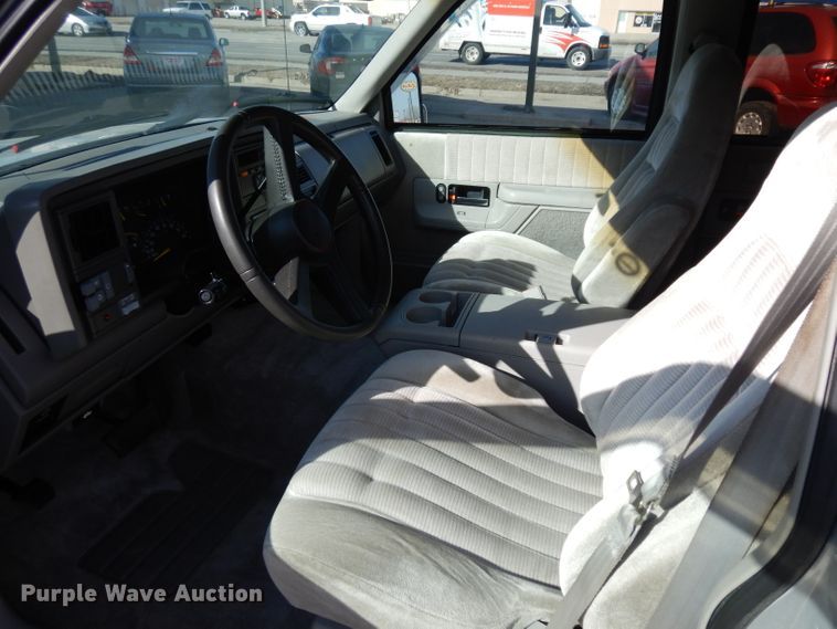 image for item ER9940 1993 GMC Suburban 2500 SUV