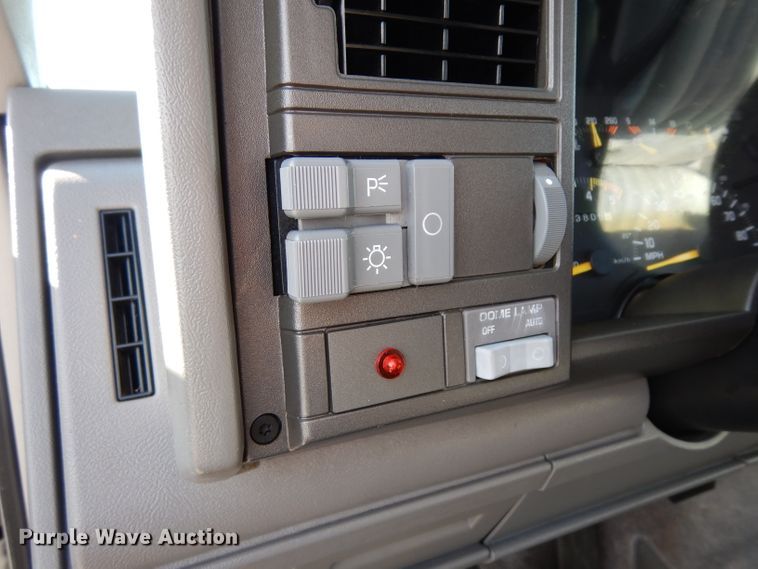 image for item ER9940 1993 GMC Suburban 2500 SUV