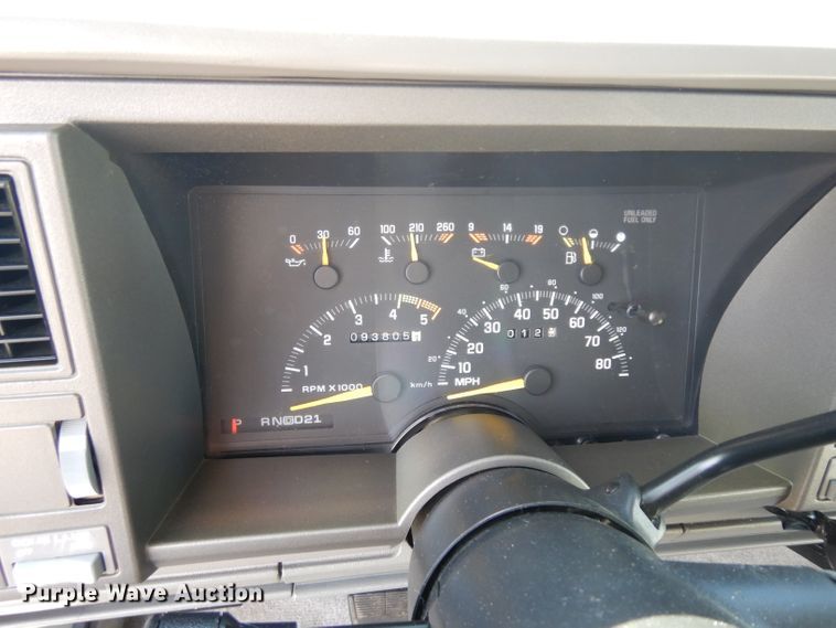 image for item ER9940 1993 GMC Suburban 2500 SUV