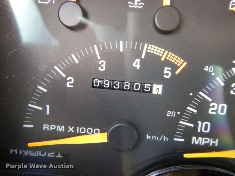 image for item ER9940 1993 GMC Suburban 2500 SUV