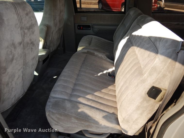 image for item ER9940 1993 GMC Suburban 2500 SUV